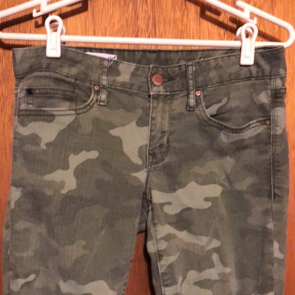 Gap ‘Always Skinny’ tapered Camo pant ~ size 26 - Picture 2 of 10